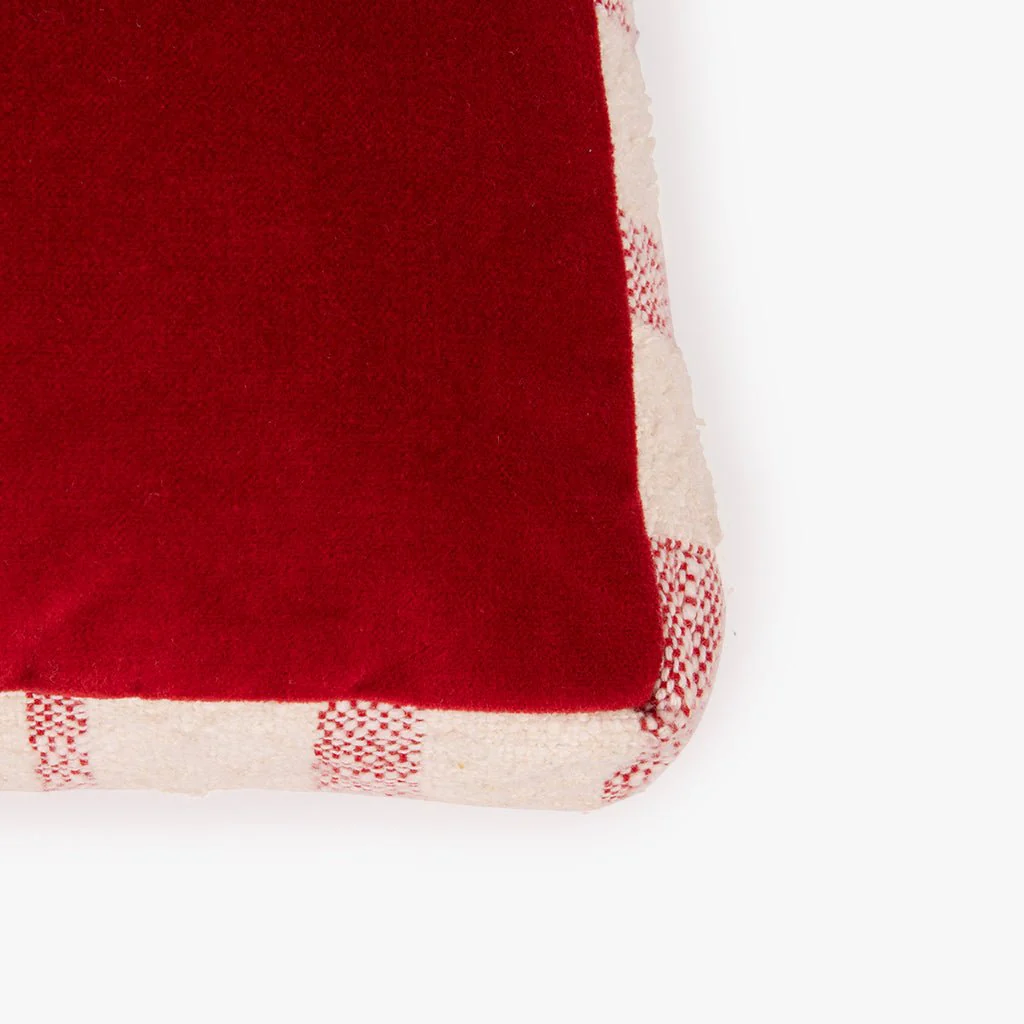 Almofada de Veludo Vermelha com Riscas Brancas COZY - Image 2