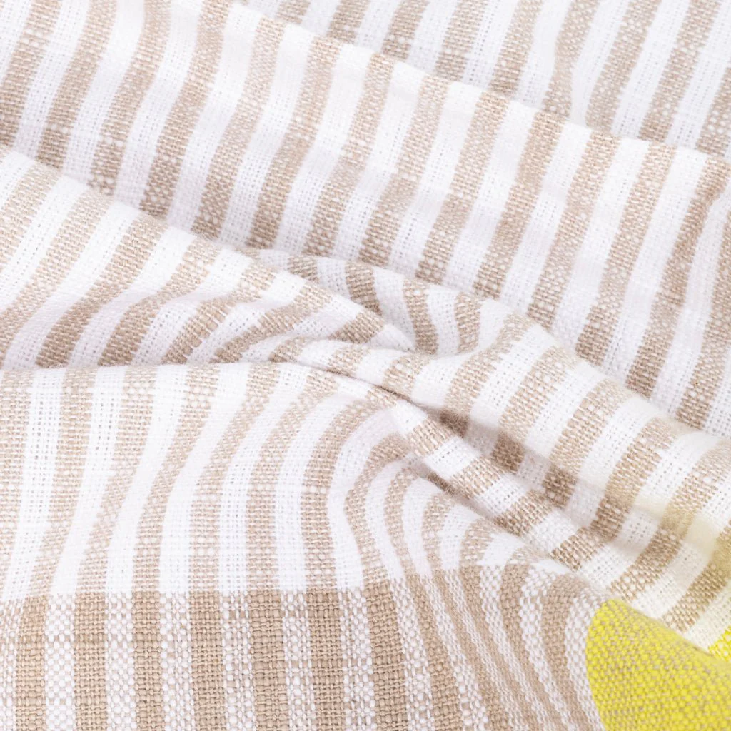 Conjunto de dois Guardanapos de Algodão Riscas Amarelo e Bege 45x45 KERALA - Image 4